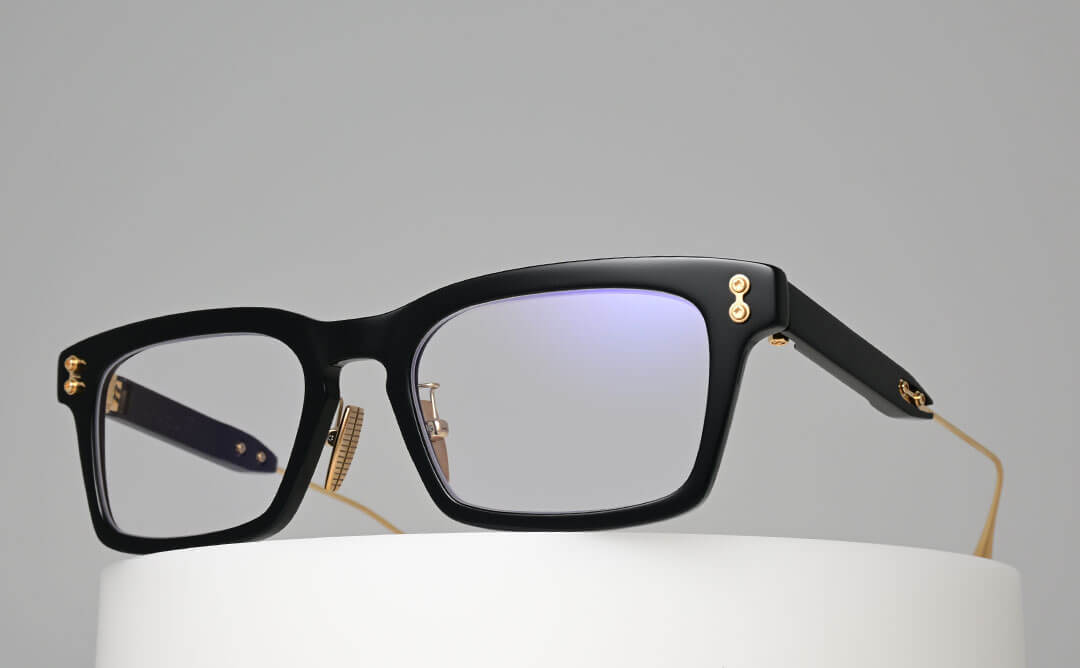 WISE FOUR _ BLACK/GOLD