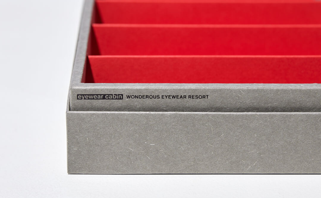 中目黒のアイウェア(眼鏡 メガネ サングラス)ショップWONDEROUS EYEWEAR RESORT(ワンダラスアイウェアリゾート)オリジナルのアイウェアコレクションボックス。red レッド 赤