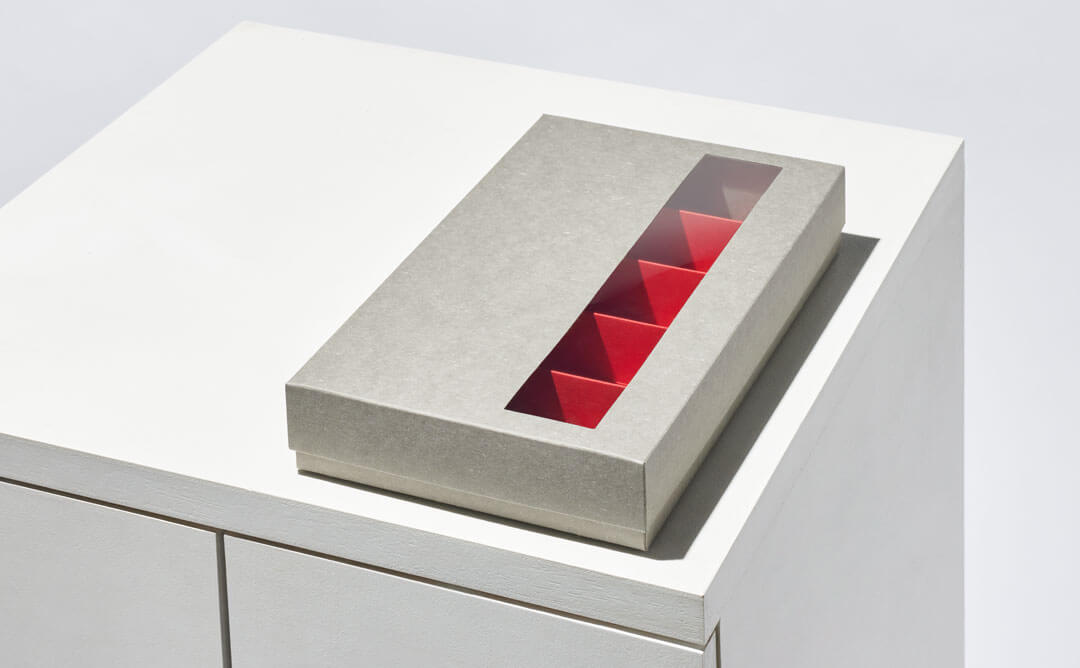 中目黒のアイウェア(眼鏡 メガネ サングラス)ショップWONDEROUS EYEWEAR RESORT(ワンダラスアイウェアリゾート)オリジナルのアイウェアコレクションボックス。レッド 赤 red